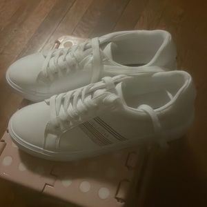 Nice tommy shoes for ladies